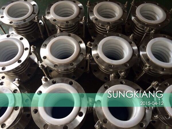 內(nèi)襯四氟波紋補(bǔ)償器可以使用在哪些酸堿管道上面？