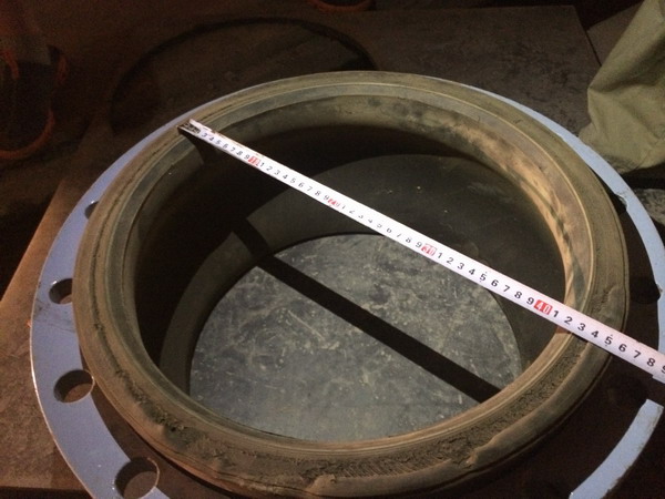 上海淞江橡膠接頭采用大口徑法蘭試壓會(huì)出現(xiàn)漏水現(xiàn)象！