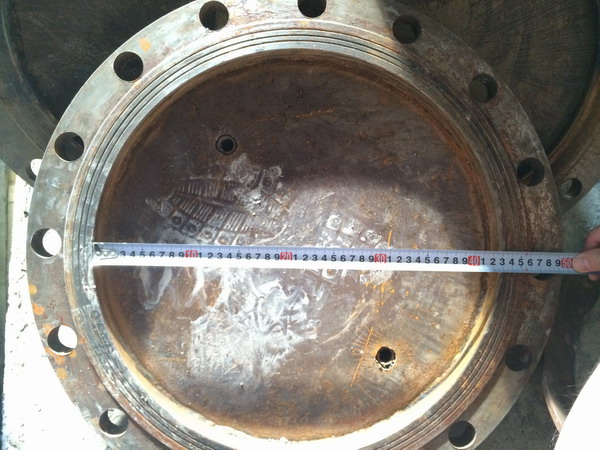 上海淞江橡膠接頭采用大口徑法蘭試壓會(huì)出現(xiàn)漏水現(xiàn)象！