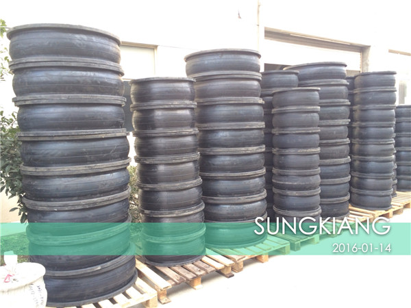 上海淞江為某閥門廠配套DN1000橡膠接頭發(fā)貨現(xiàn)場 上海淞江為某閥門廠配套DN1000橡膠接頭發(fā)貨現(xiàn)場