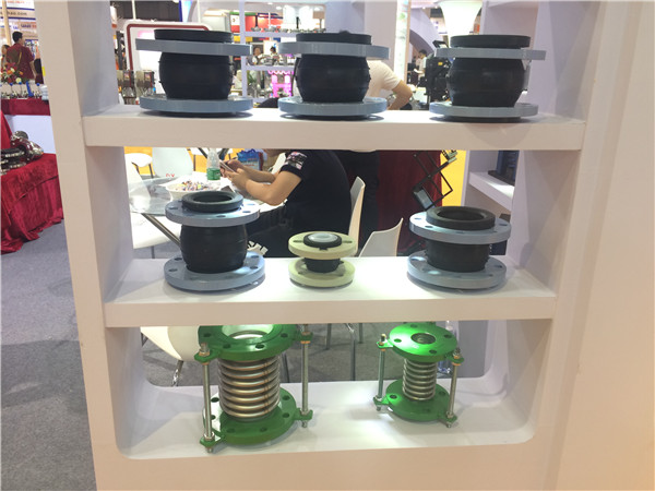 橡膠接頭廠家參加上海國際泵管閥展覽會現(xiàn)場