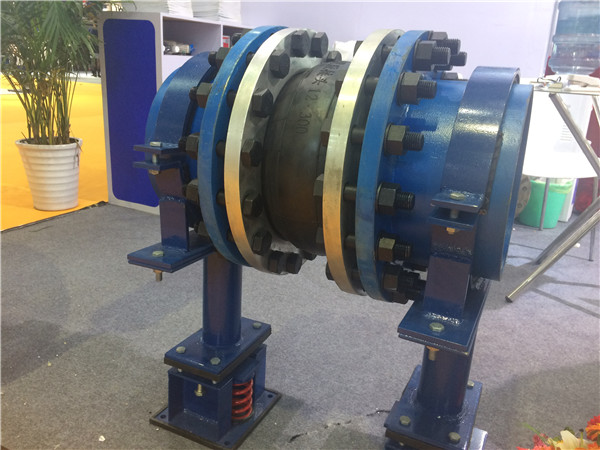 橡膠接頭廠家參加上海國際泵管閥展覽會現(xiàn)場