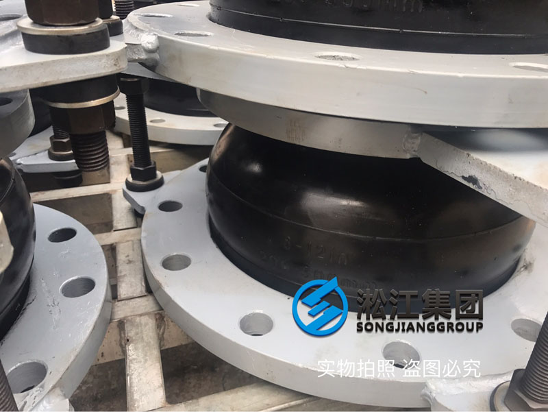 為高層高壓供水機組生產一批異徑橡膠接頭“真材實料”