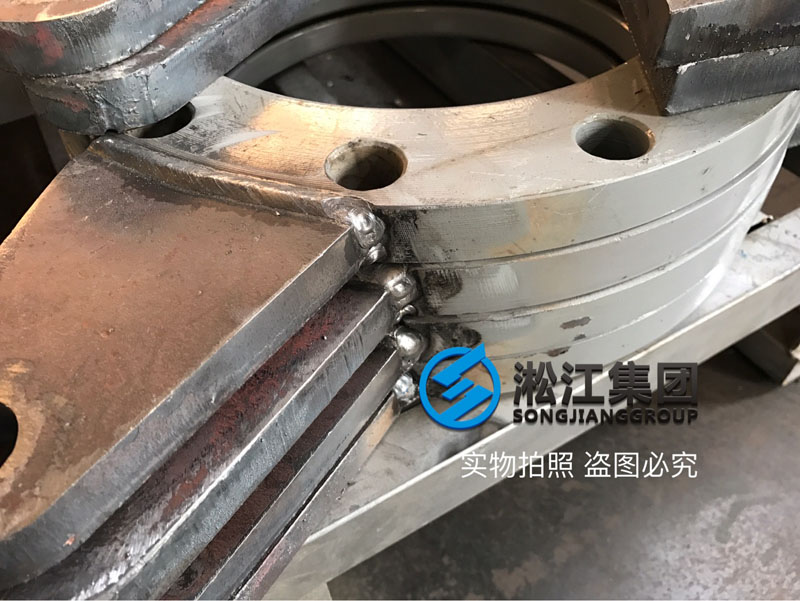 為高層高壓供水機組生產一批異徑橡膠接頭“真材實料”