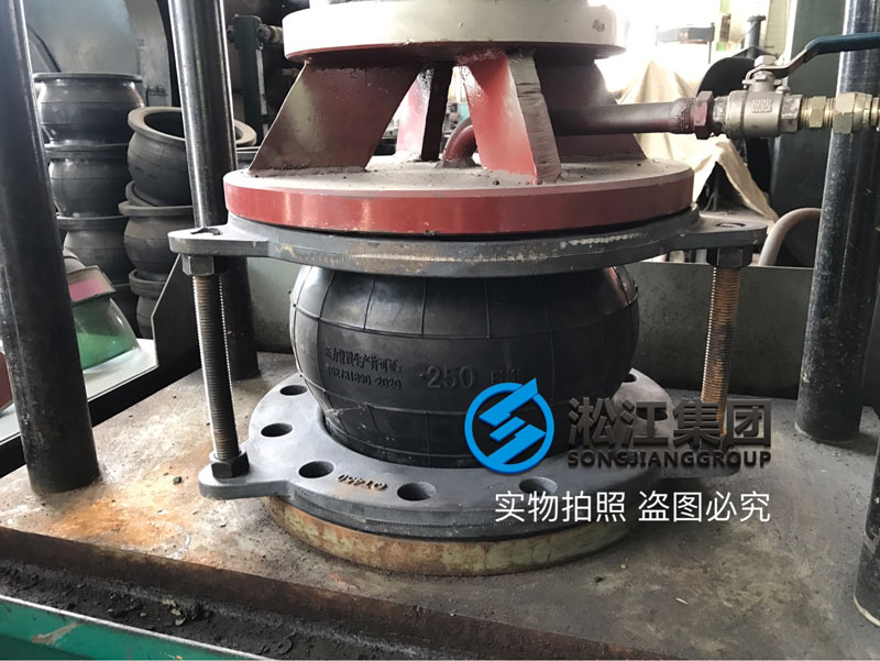 DN250橡膠接頭球墨法蘭強度檢測現場