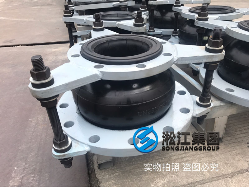 板式換熱機組用高壓異徑橡膠接頭發貨現場