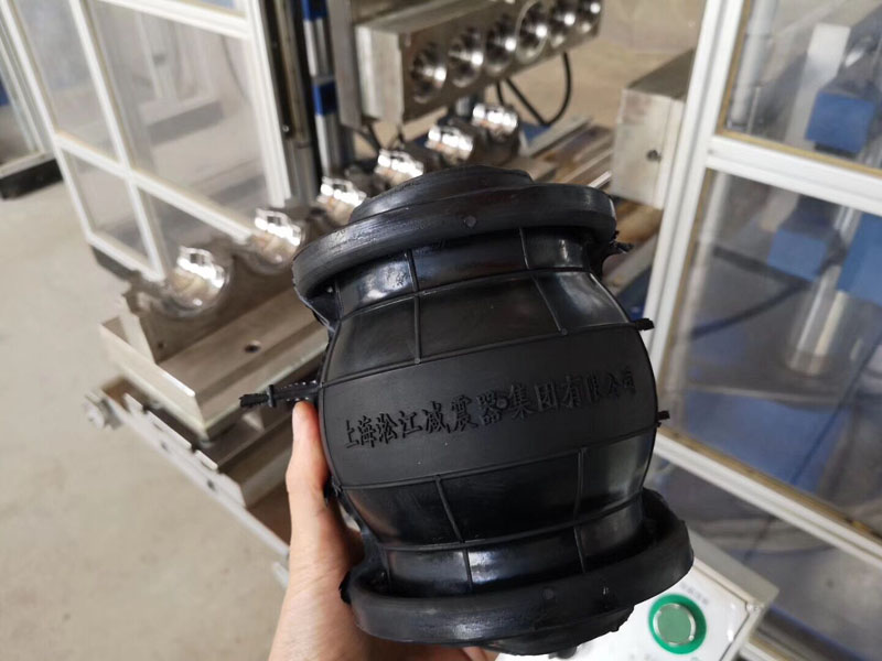 采用全自動硫化機控制橡膠接頭質量“接軌2025”